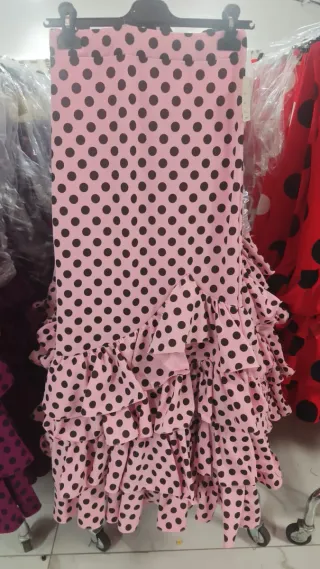 Falda flamenca volantes lunares rosa y negro