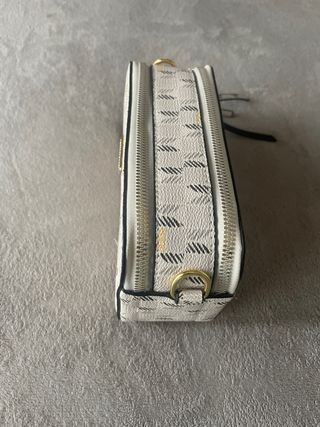 Bolso pequeño blanco y dorado