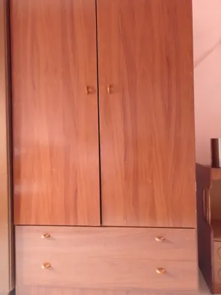 Armario ropero de madera, en perfecto estado