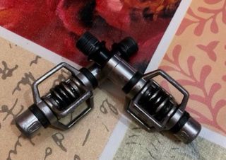 Pedales Crackbrothers egg