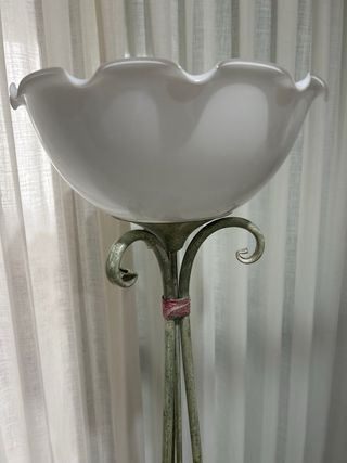 Lampara de pie con flores y limones de forja.