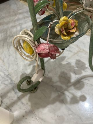 Lampara de pie con flores y limones de forja.