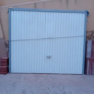 Puerta de garaje basculante