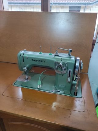 Máquina de coser Refrey vintage