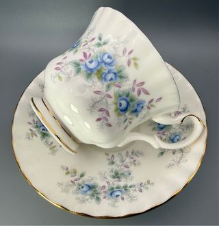 Taza de té Royal Albert “Blue Blossom”