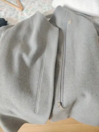 Chaquetón gris acolchado
