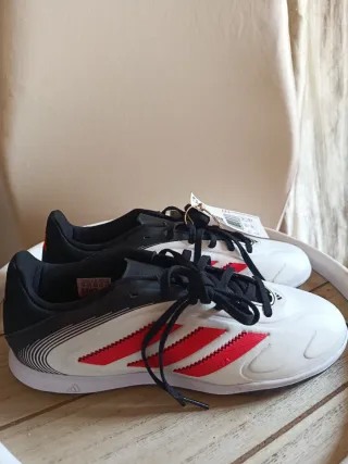 Zapatillas Adidas Blancas y Rojas