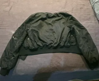 Chaqueta bomber Pull&Bear mujer negra