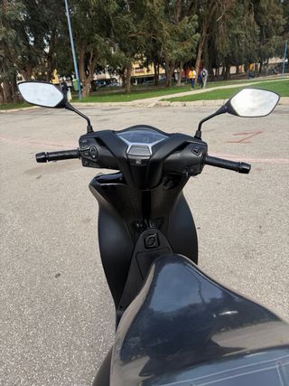 Honda SH 125cc Scooter Negra