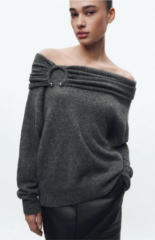 Jersey viral Zara hombros descubiertos gris