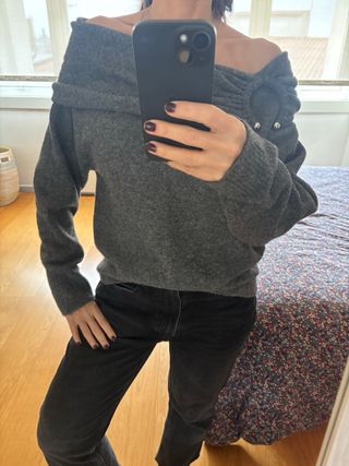 Jersey viral Zara hombros descubiertos gris