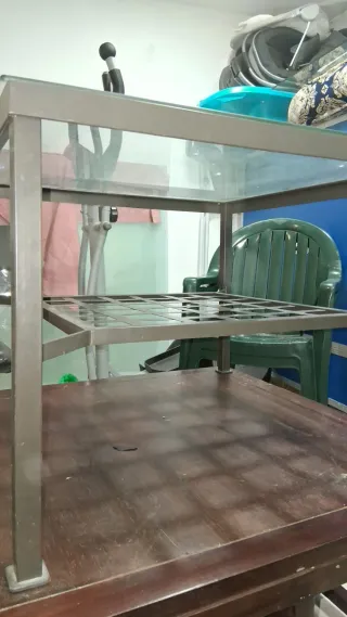 Mesa auxiliar cristal y metal