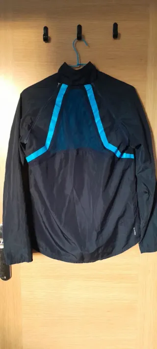 Cortavientos con doble uso chaqueta y chaleco