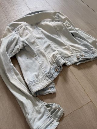 Chaqueta vaquera desgastada
