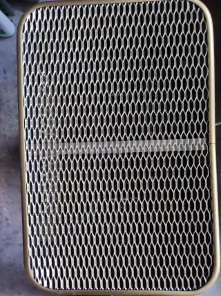 Calentador marrón con rejilla