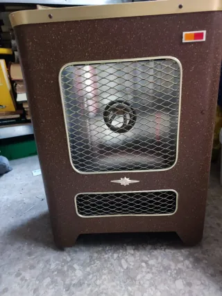 Calentador marrón con rejilla