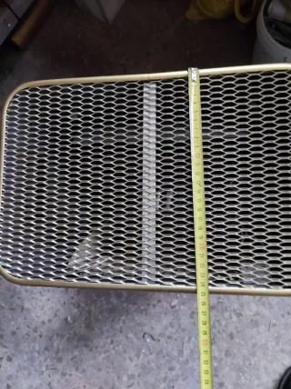 Calentador marrón con rejilla