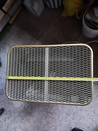 Calentador marrón con rejilla