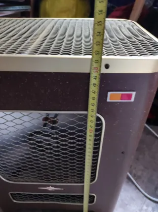 Calentador marrón con rejilla