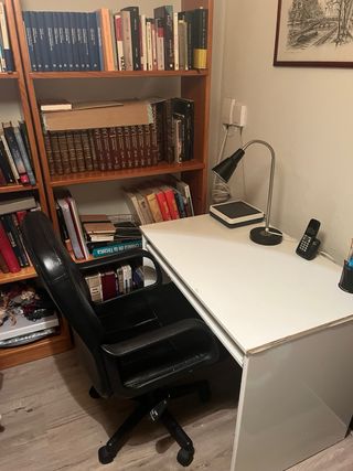 Mesa de escritorio blanca