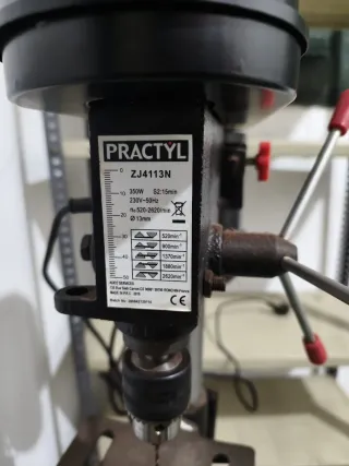 Taladro de columna negro