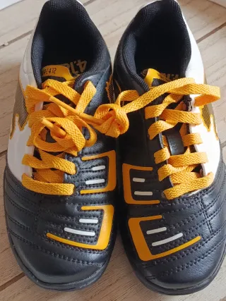 Zapatillas Puma Negras y Blancas talla 30