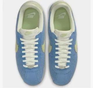 Zapatilla Deportiva Nike Cortez SE Denim Ahumado.