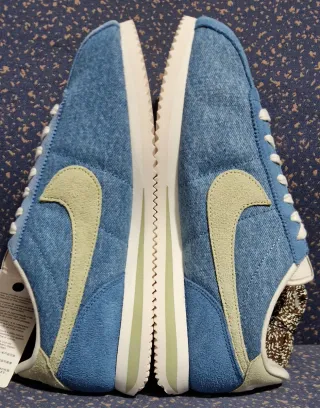Zapatilla Deportiva Nike Cortez SE Denim Ahumado.
