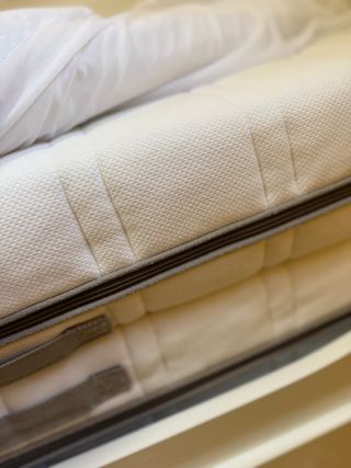 Diván Ikea Blanco con Cajones y dos camas