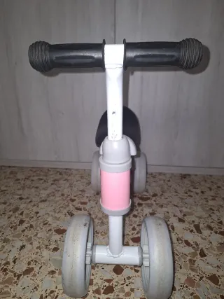 Bicicleta de bebé sin pedales rosa