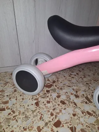 Bicicleta de bebé sin pedales rosa