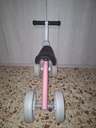 Bicicleta de bebé sin pedales rosa