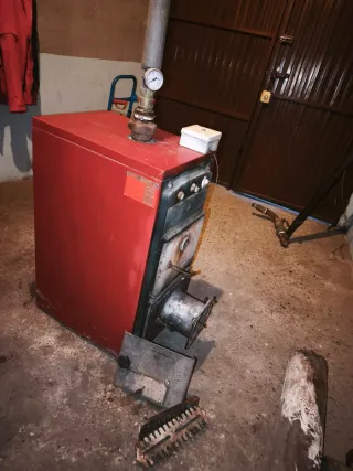 Caldera Ferroli 22Kw Leña + Quemador Pellets