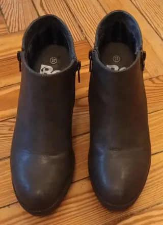 Botines de piel gris oscuro