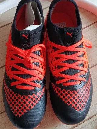 Zapatillas Puma Negras y Naranjas