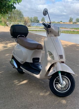 Kenrod Bravo 125cc Scooter Beige