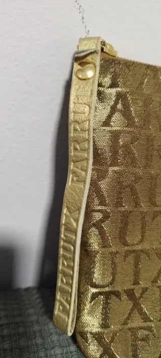 Bolso y cartera Farrutx negro y dorado