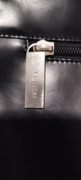 Bolso y cartera Farrutx negro y dorado