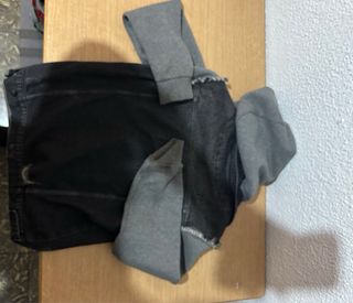 Chaqueta vaquera con capucha gris