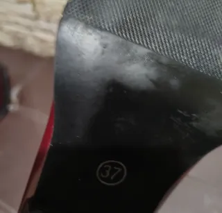 Botín acharolado borgoña