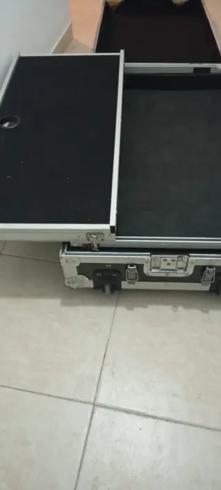 Maleta profesional DJ flight case