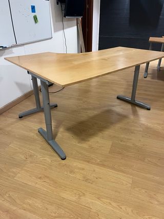 Mesa de oficina madera y metal