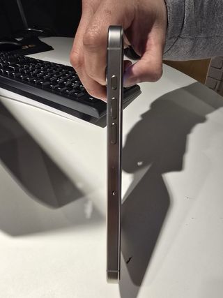 iPhone 16 Pro Max Plateado