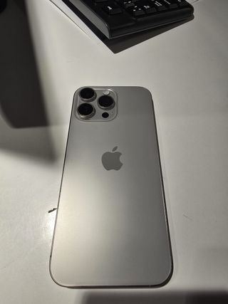 iPhone 16 Pro Max Plateado