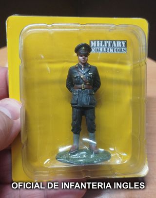 Una collezione di 5 soldatini di piombo