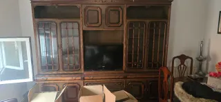 Mueble de salón madera y cristal