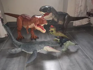 Lotto 5 Dinosauri Jurassic World