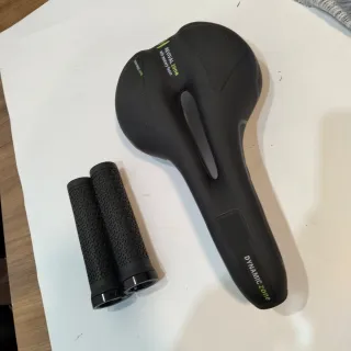 Pack Sillín y Puños Bicicleta Negro nuevos a estre