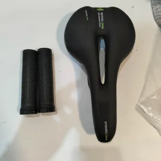 Pack Sillín y Puños Bicicleta Negro nuevos a estre