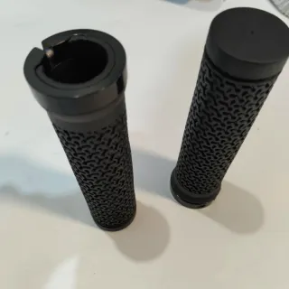 Pack Sillín y Puños Bicicleta Negro nuevos a estre